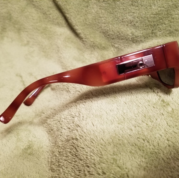 Designer sunglasses - Picture 2 of 5